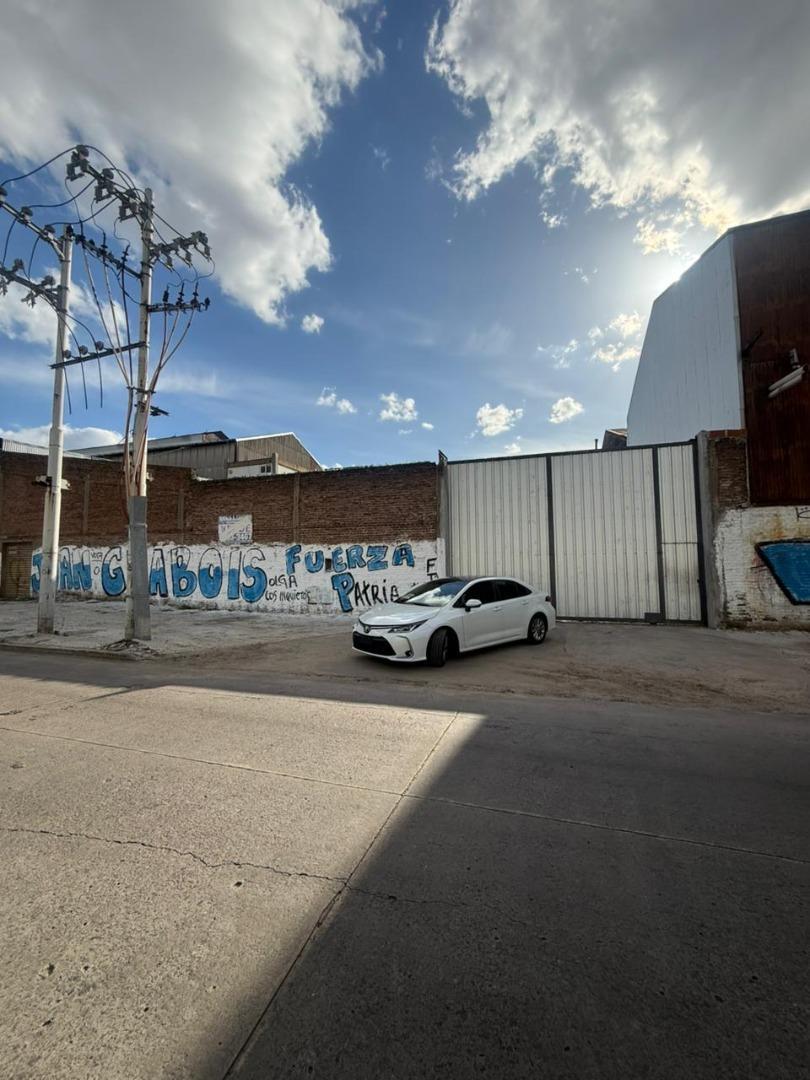 ALQUILER TERRENO EN LANUS OESTE ...2500 mts consultar