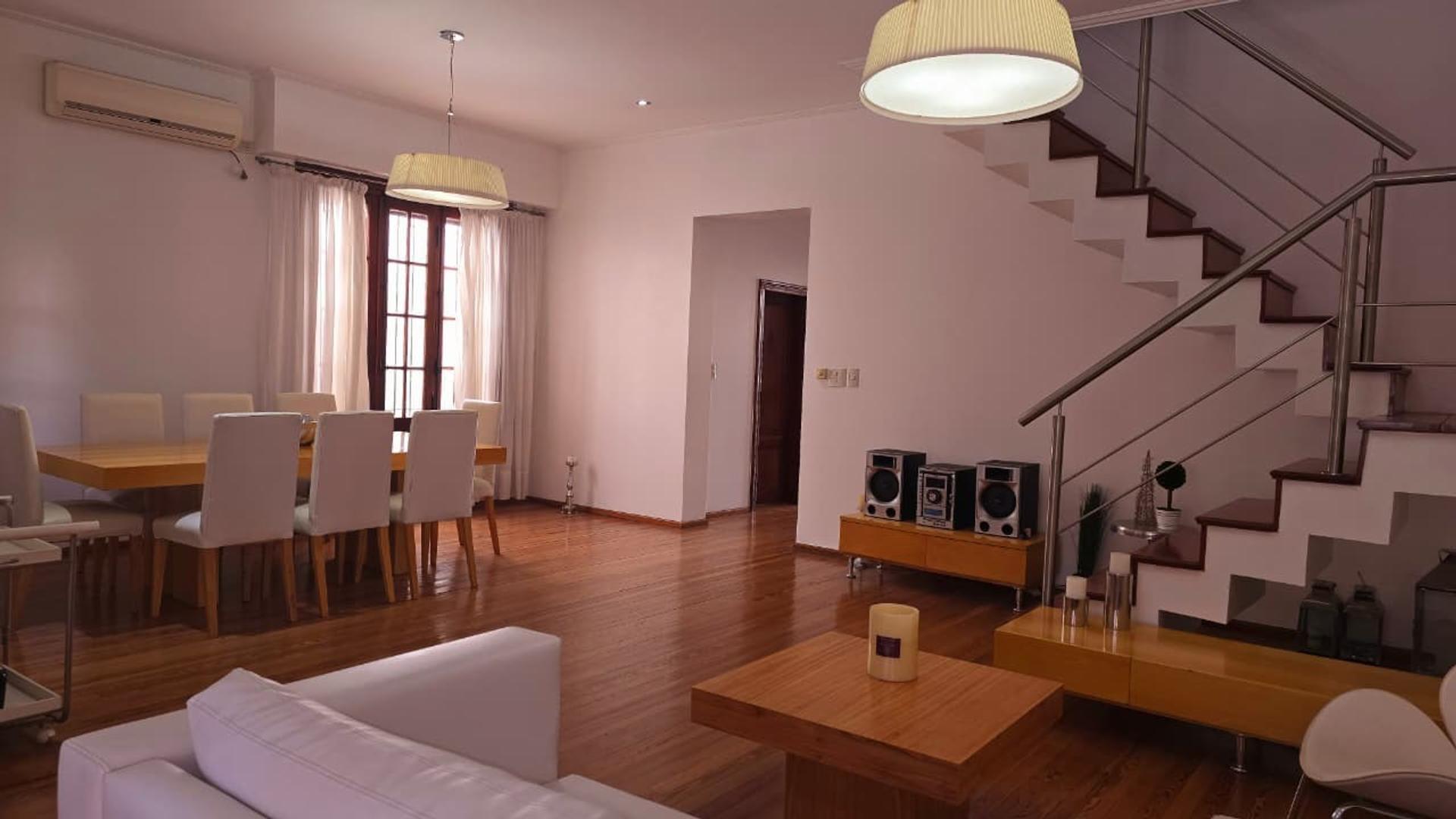 Casa 5 ambientes con 3 baños