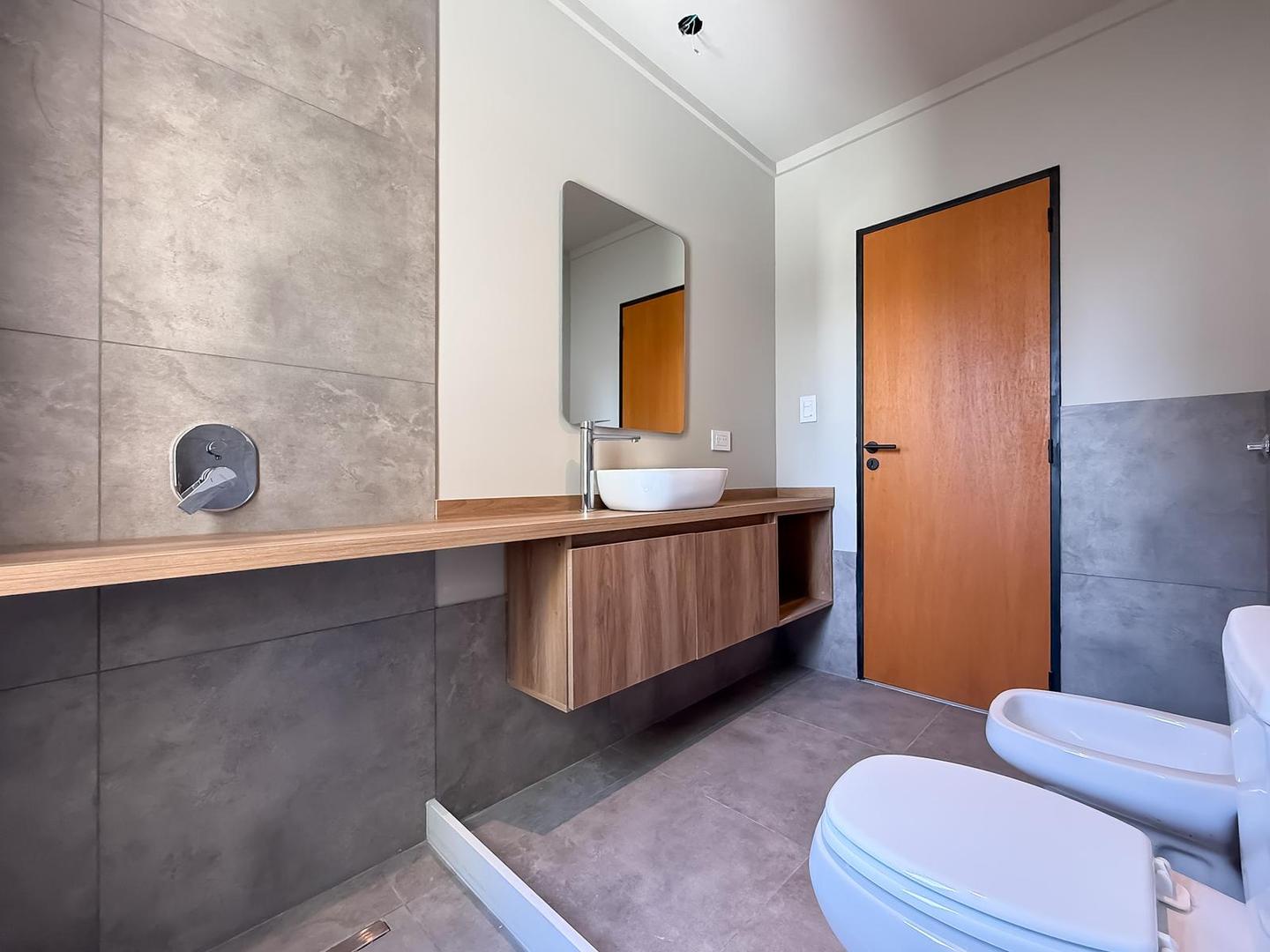 Casa 5 ambientes con 1 baño