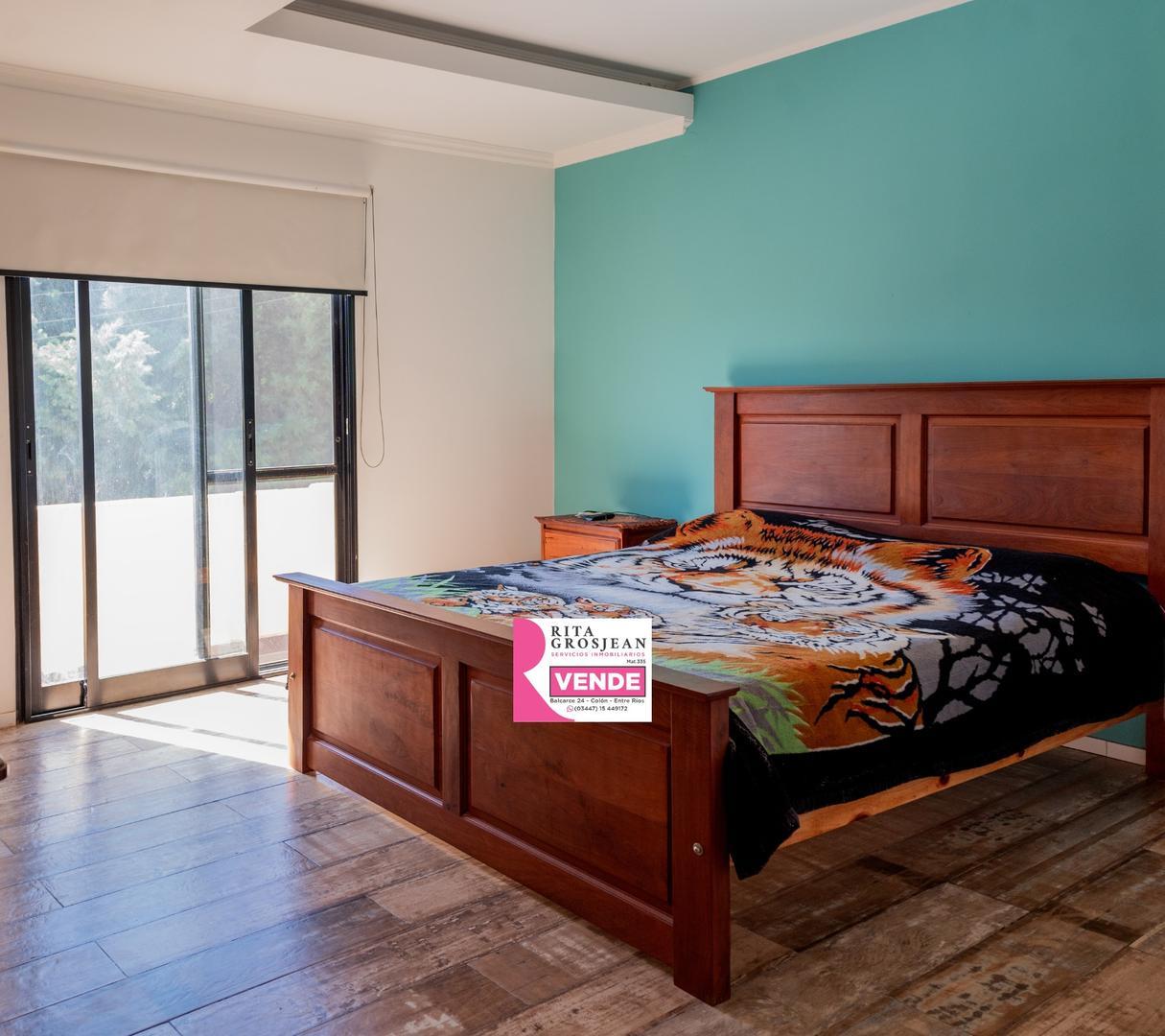 Casa moderna de 2 plantas con piscina en San José