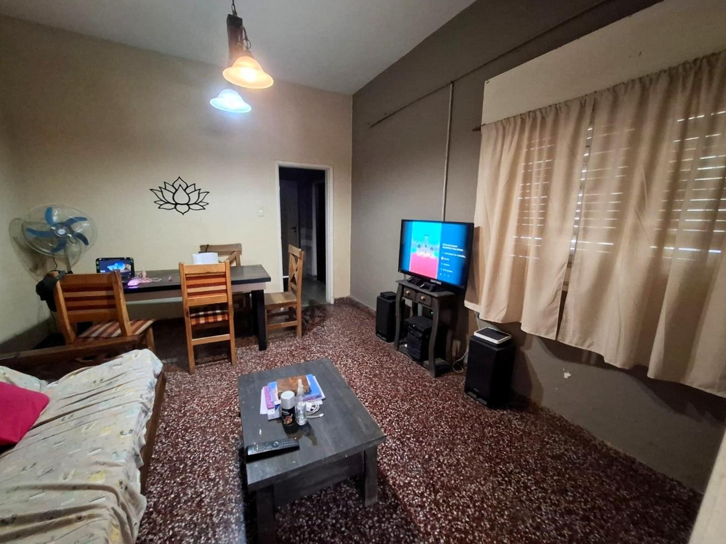 PH 2 AMB., PLANTA BAJA FRENTE, C/PATIO. EXCELENTE UBICACIÓN