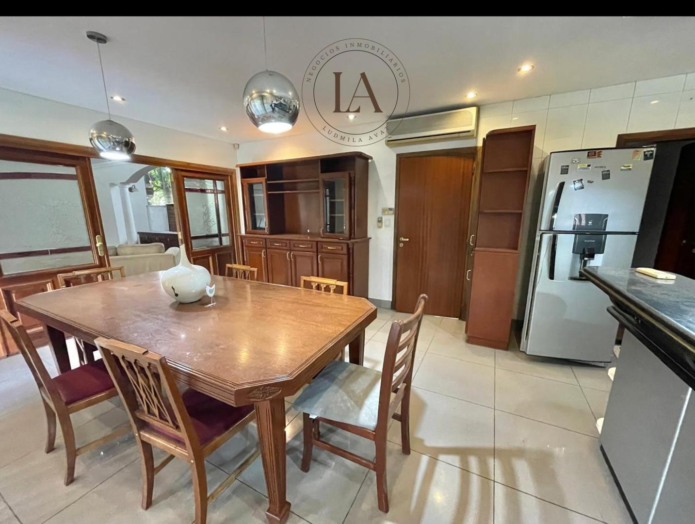 Casa 6 ambientes con 4 baños