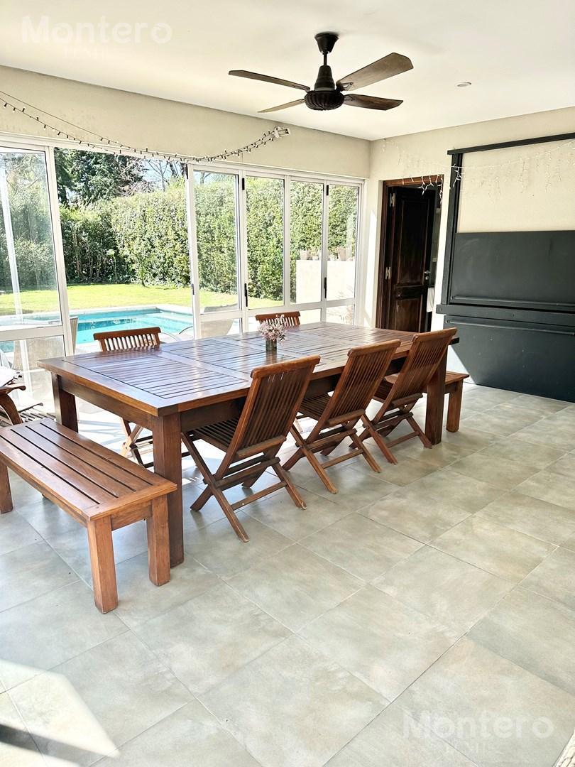 Casa en Alquiler con 2 cocheras