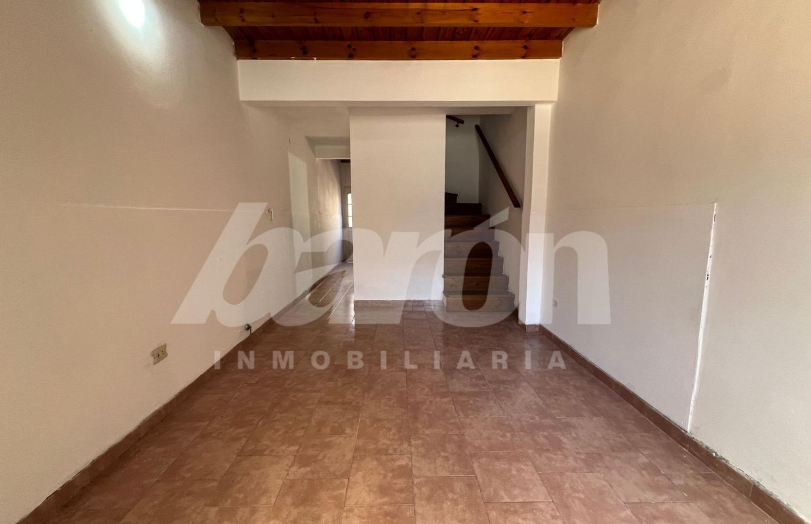 Depto Tipo Casa en Alquiler en Lomas De Zamora, $ 650.000