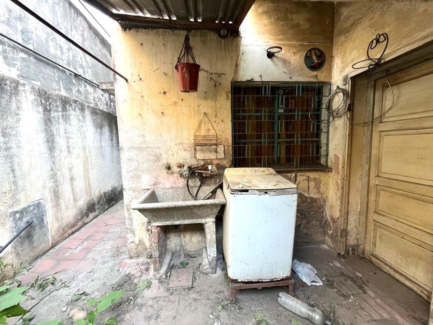 Casa 6 ambientes con 2 baños