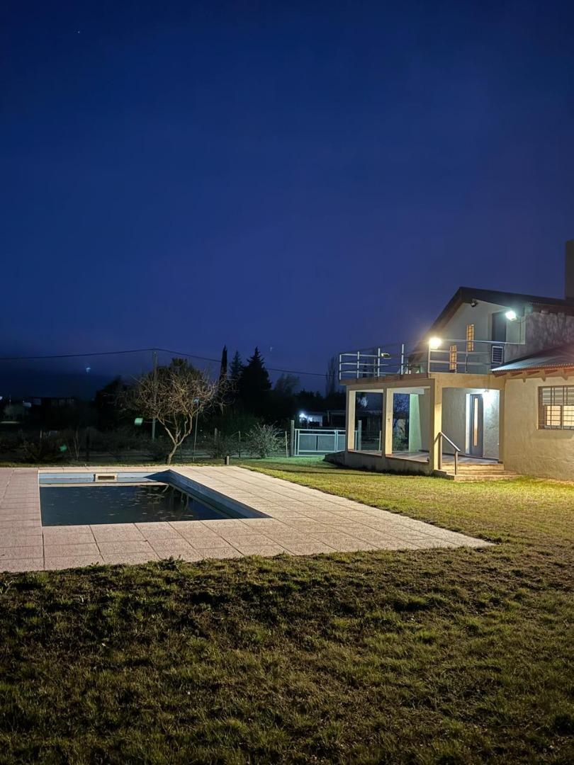 Casa 4 ambientes con 2 baños