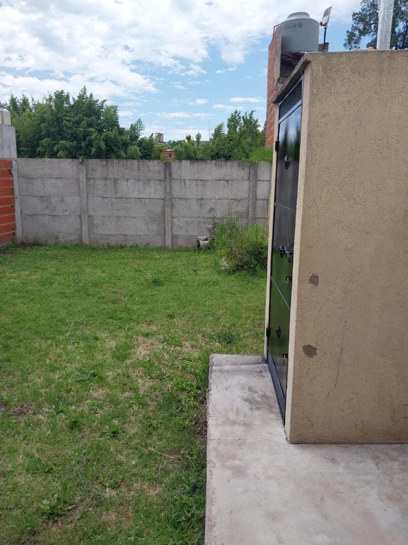 Casa en Alquiler con 2 cocheras