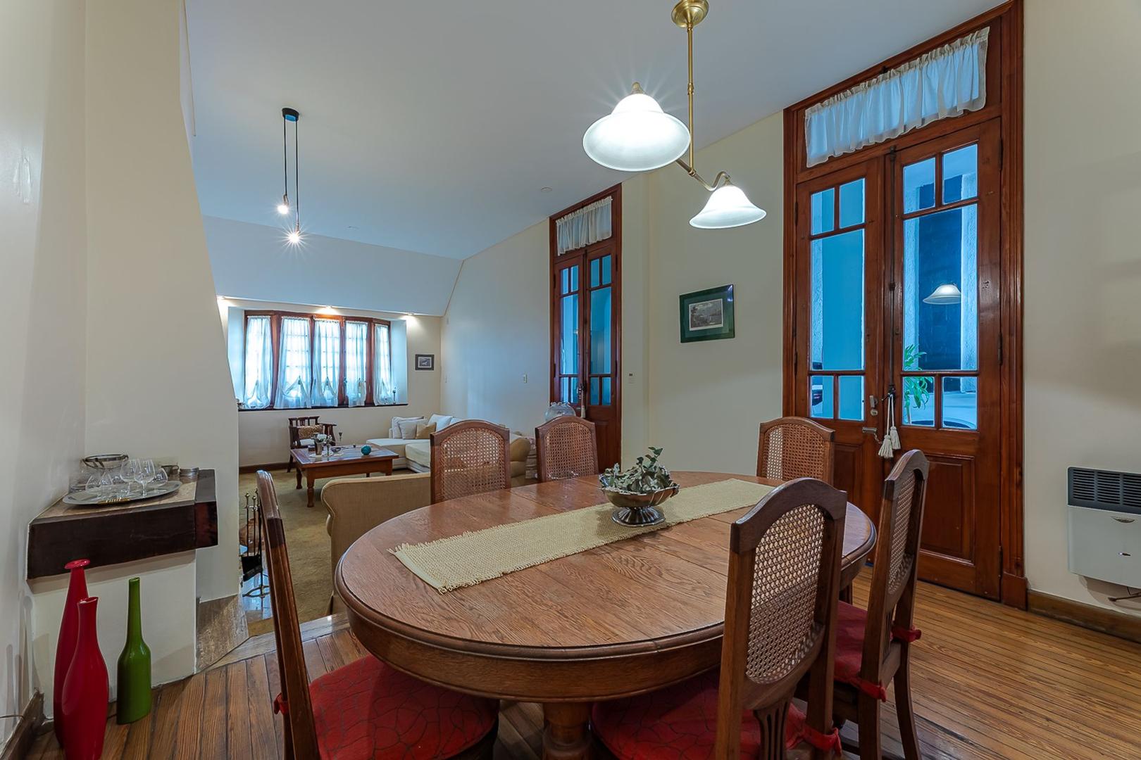 Casa 6 ambientes con 2 baños