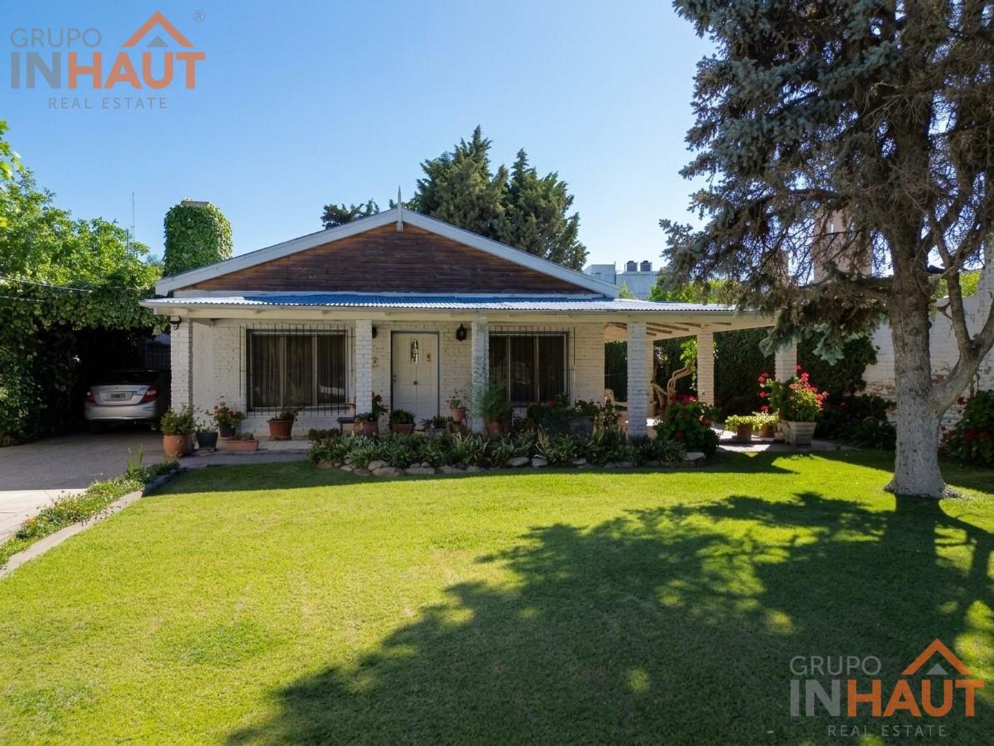 Casa en Cinco Saltos - Av. Rivadavia al 300