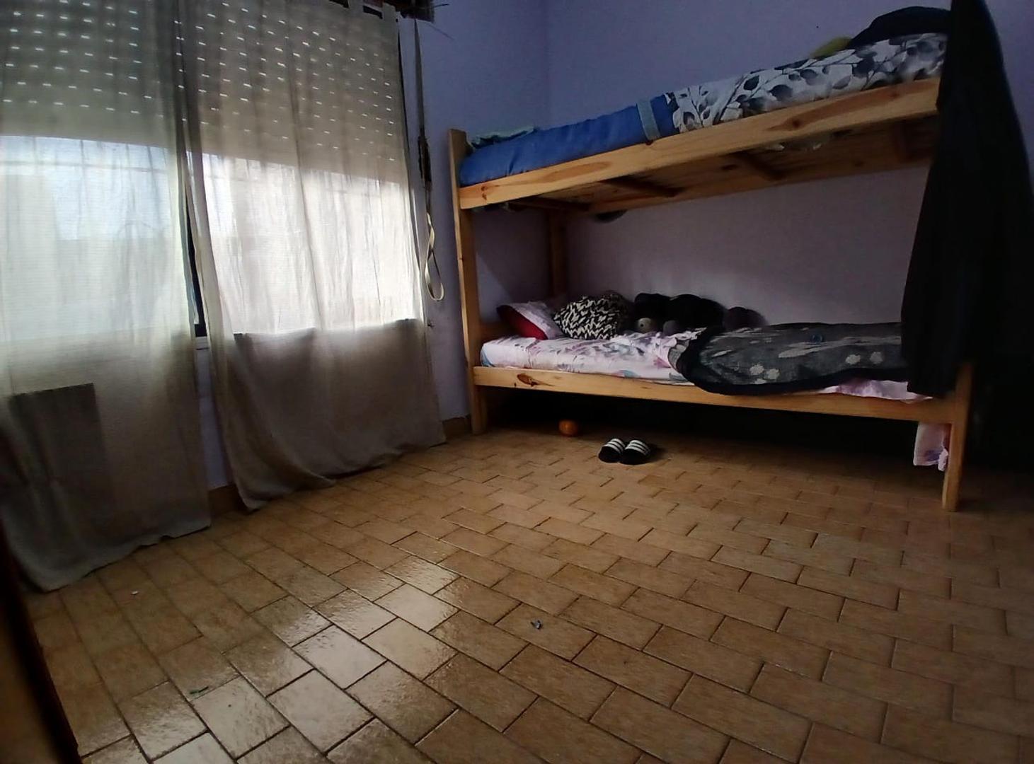 COMODA CASA 3 AMBIENTES 1° PISO GARAGE + LOCAL COMERCIAL