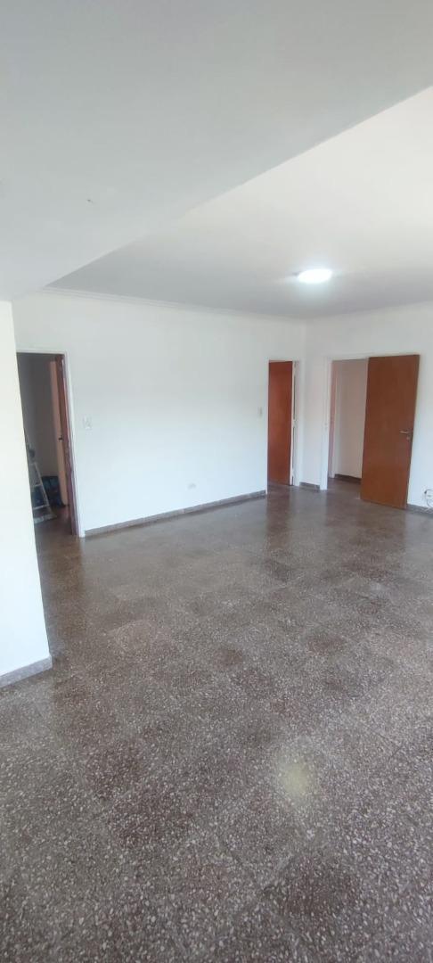 PH  3 AMBIENTES EN ALQUILER 1ER PISO POR ESCALERA