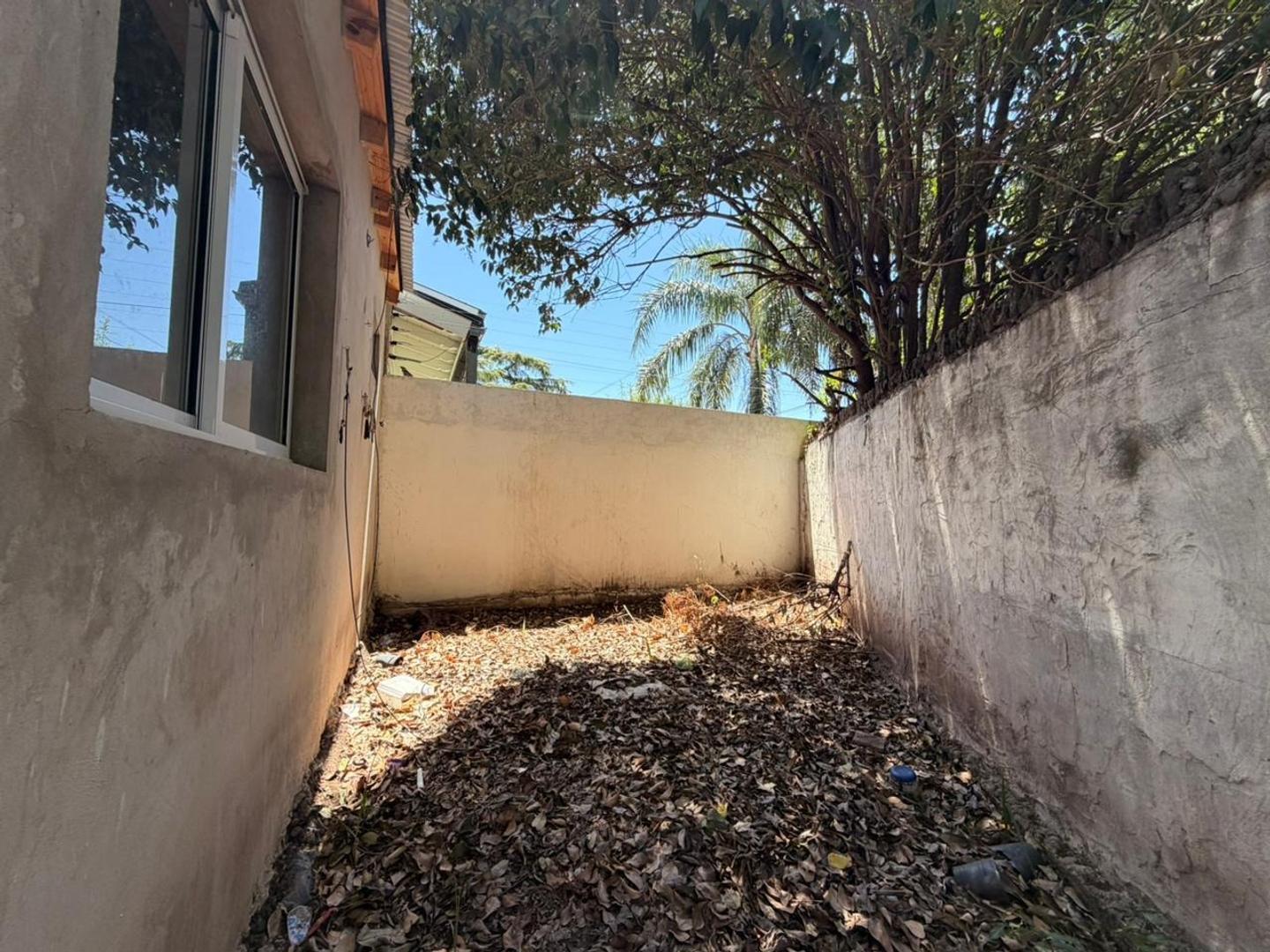 Casa en Alquiler con 1 cochera