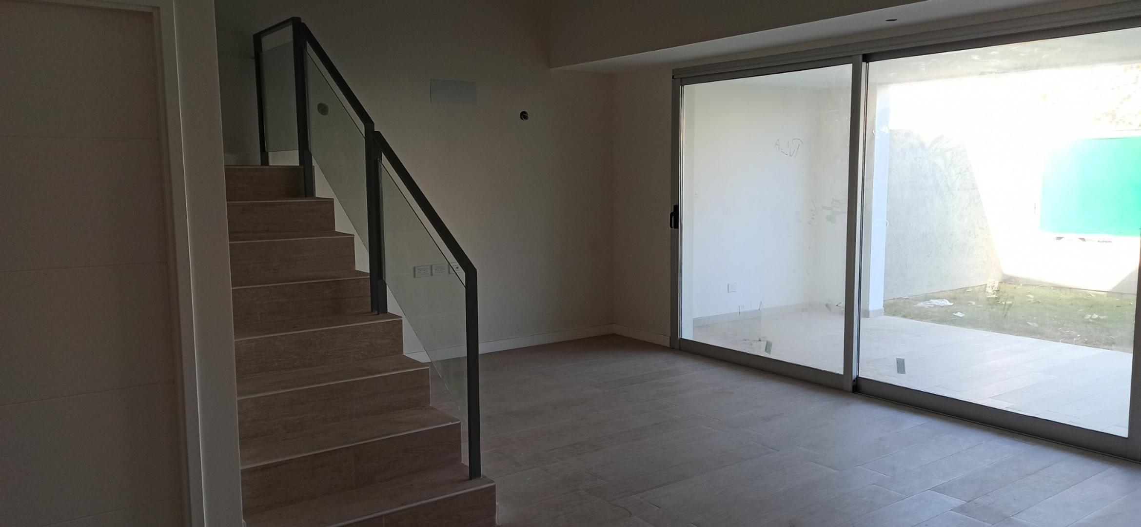 Casa 4 ambientes con 3 baños