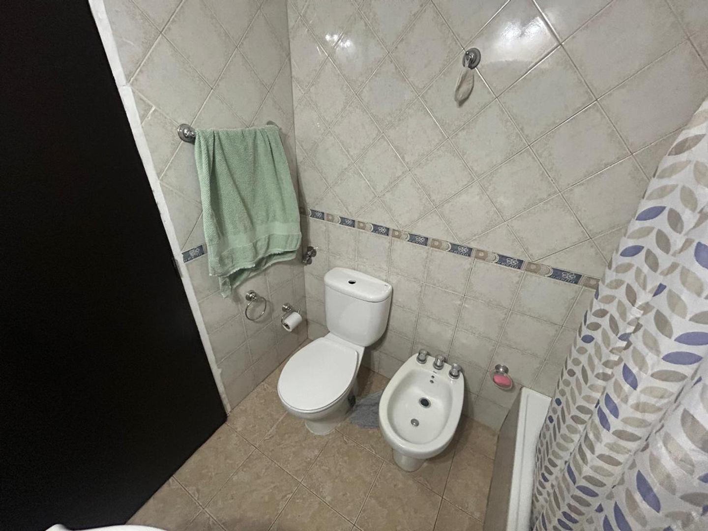 Casa 2 ambientes con 2 baños