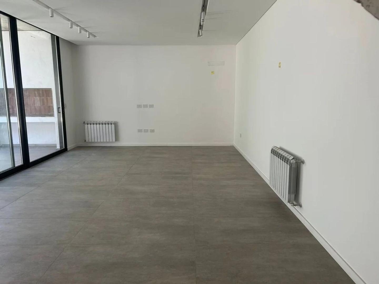 Casa en Alquiler con 2 cocheras