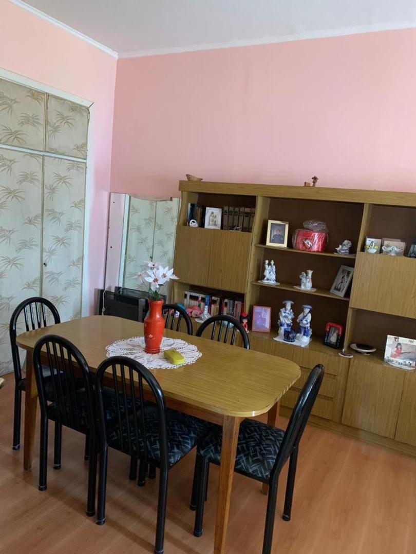 CASA  2 DORMITORIOS CON AMPLIO LOCAL