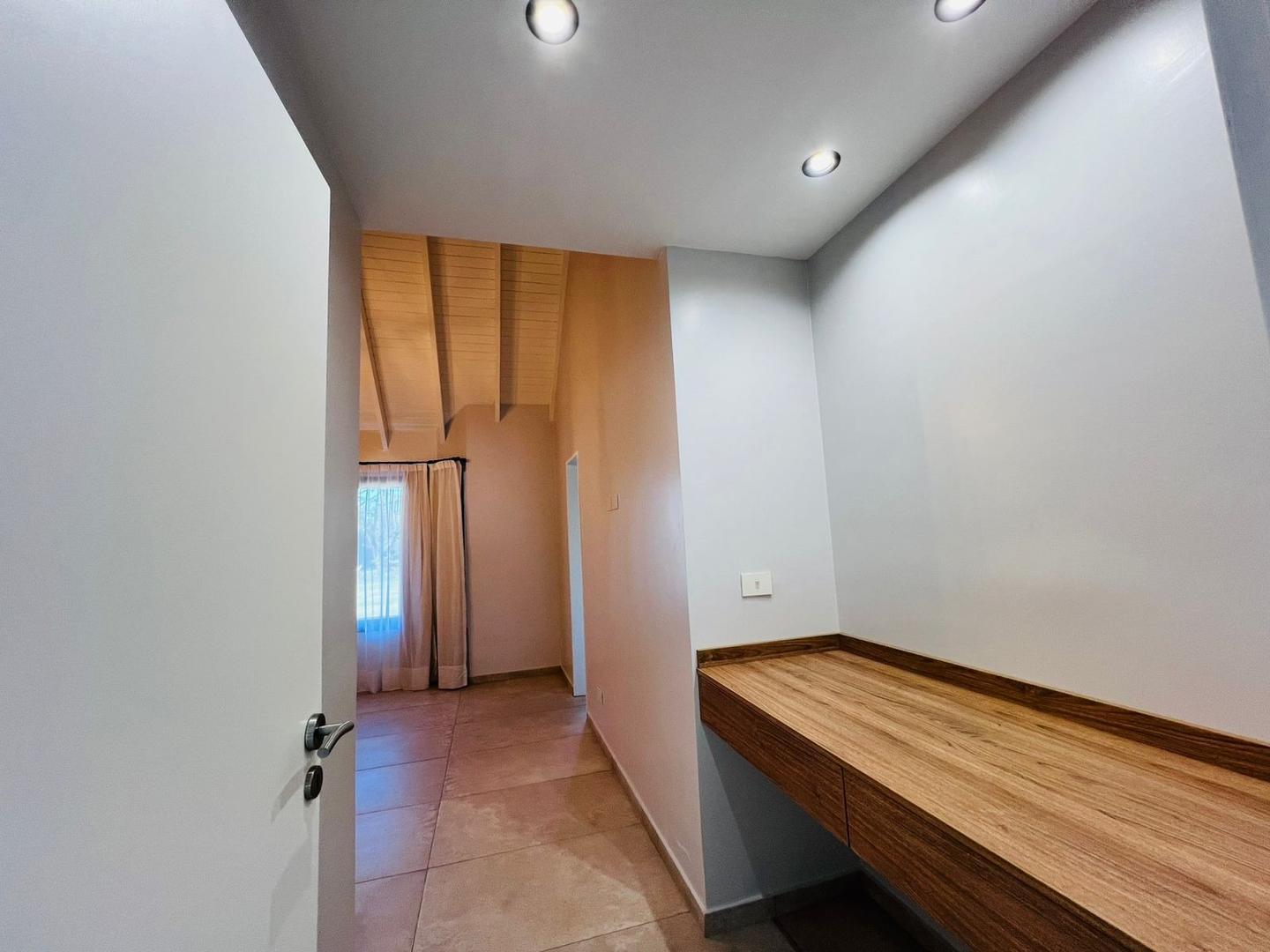 Casa 5 ambientes con 3 baños