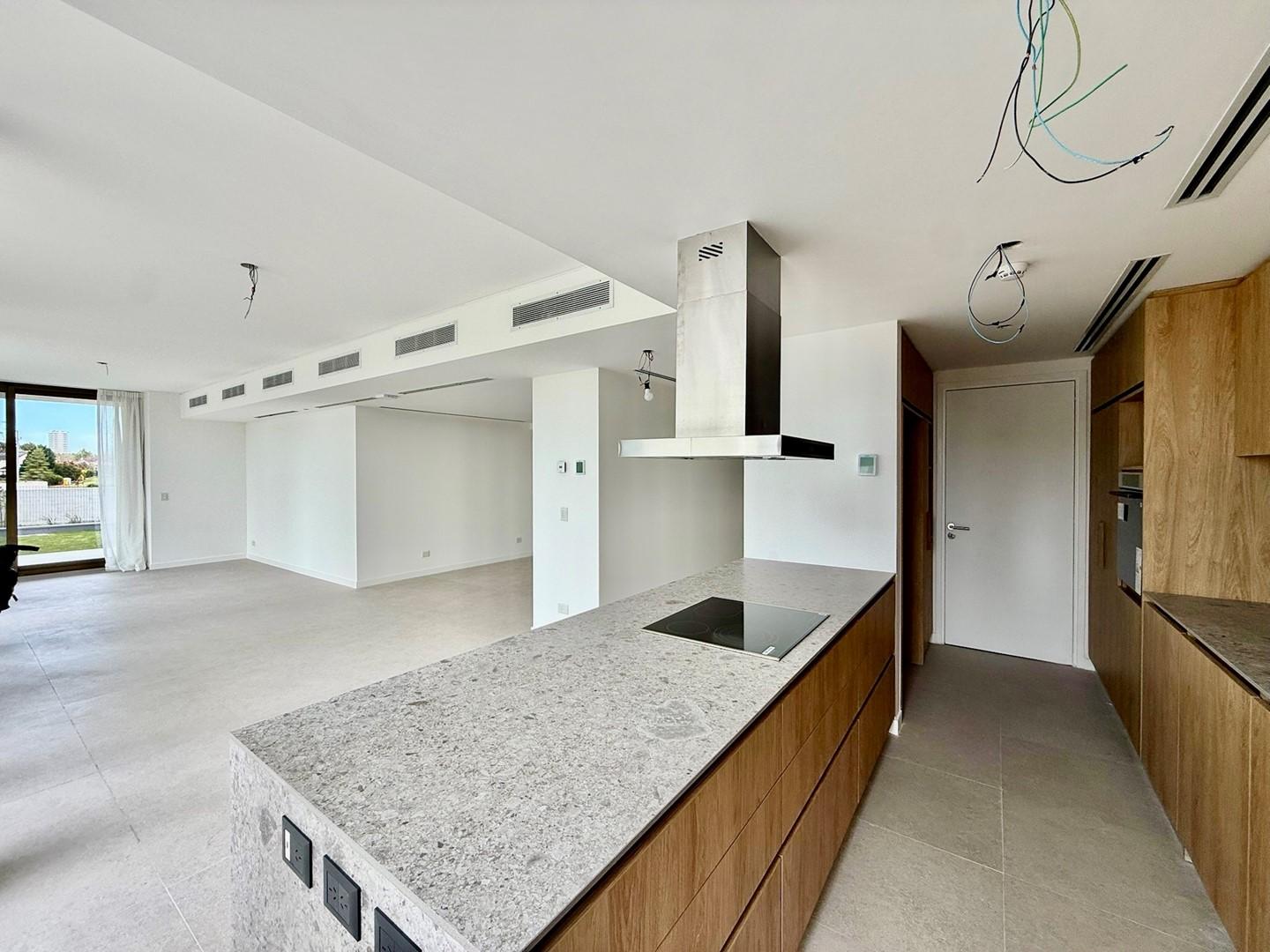 Departamento en Alquiler con 2 cocheras