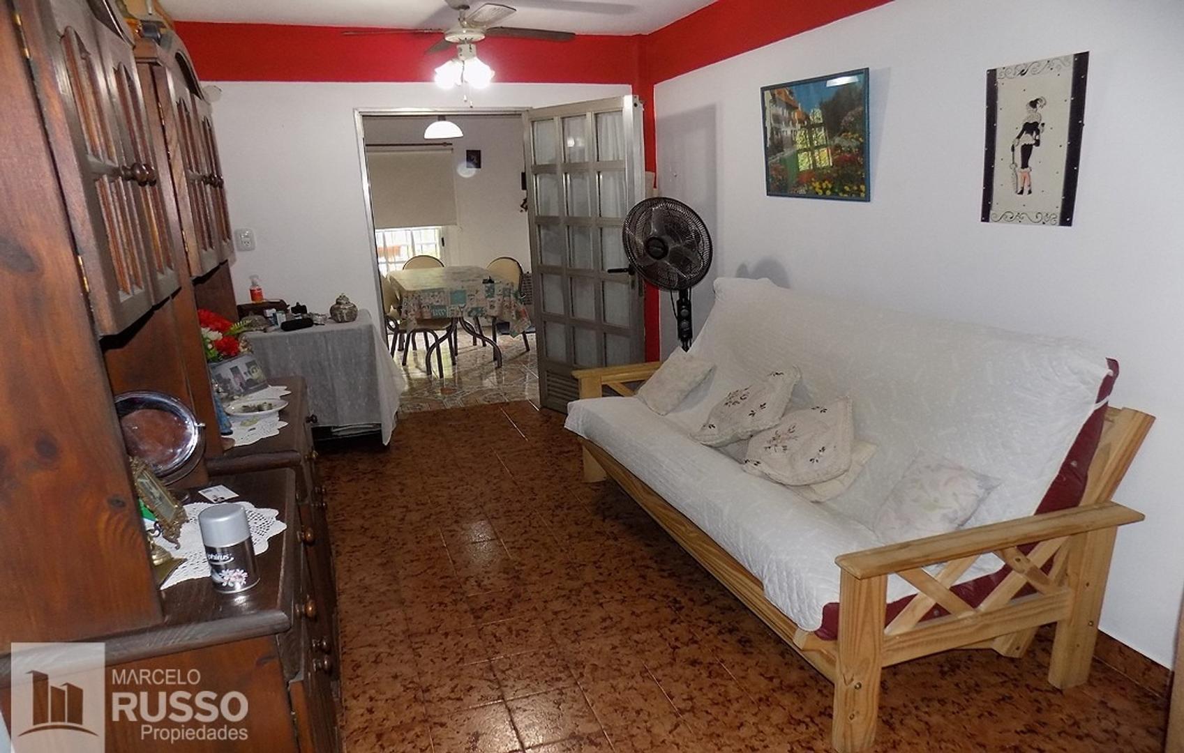 Casa en Venta con 2 cocheras