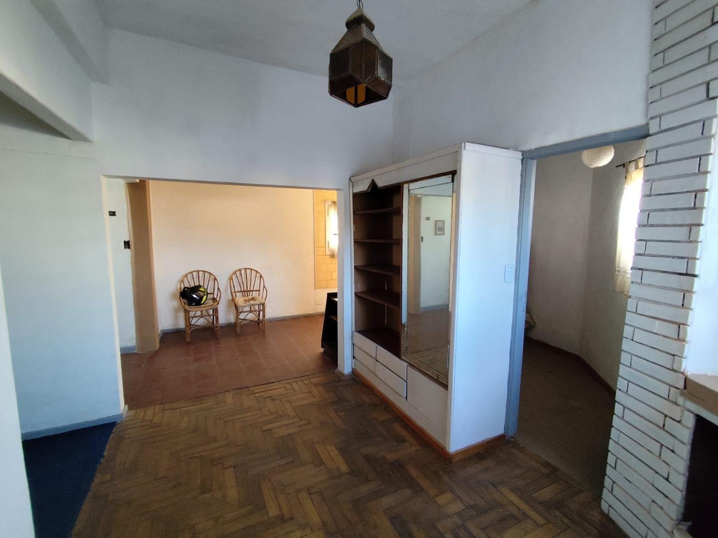 Reconquista 200 , Piso 1