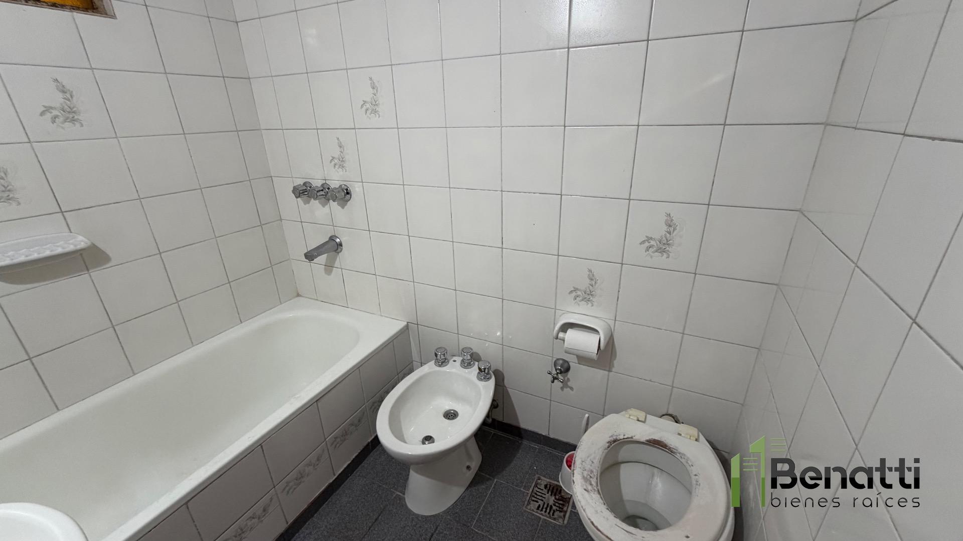 Casa 3 ambientes con patio cubierto y terraza