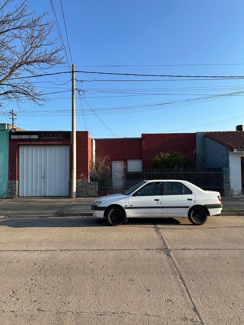 Venta Casa con Galpon Lindante Amplio Terreno Servicios