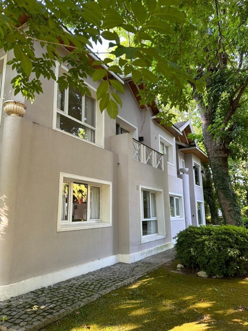 Casa en Venta en Abril Club De Campo, USD 795.000