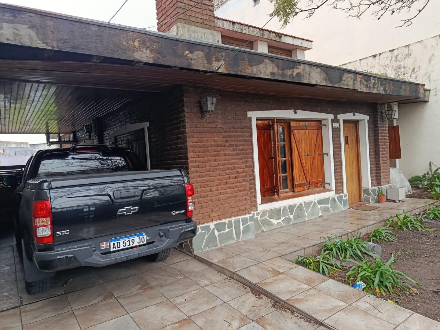 Casa en Venta con 3 cocheras
