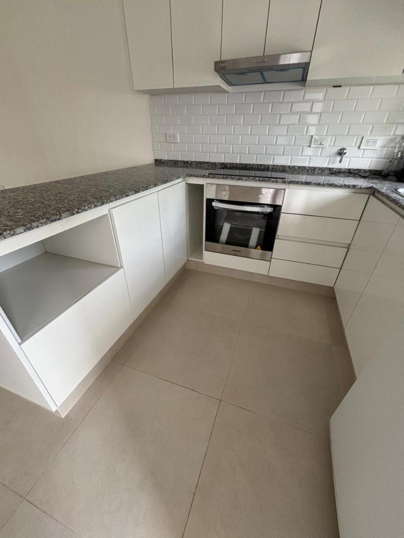 Casa en Alquiler con 1 cochera