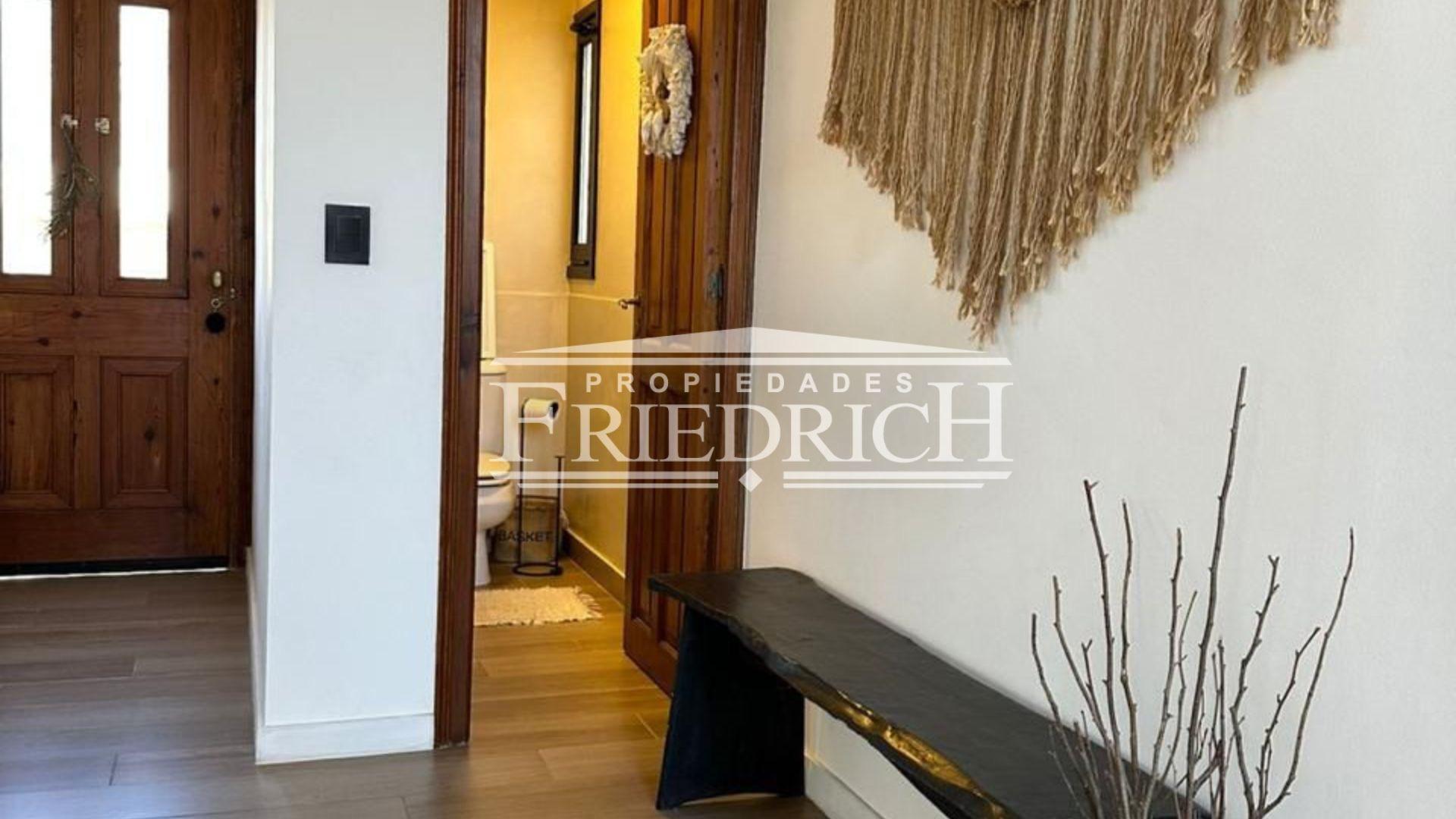 Casa 5 ambientes con 3 baños