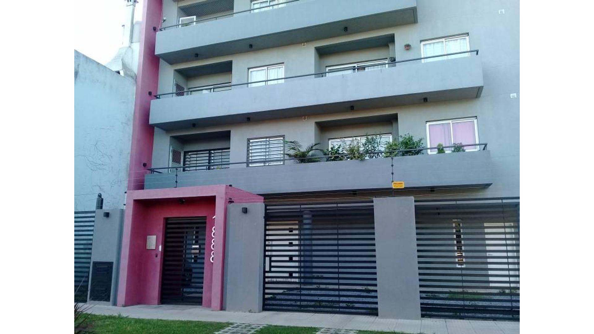 Semipiso de 3 ambientes con cochera a la venta. Quilmes.