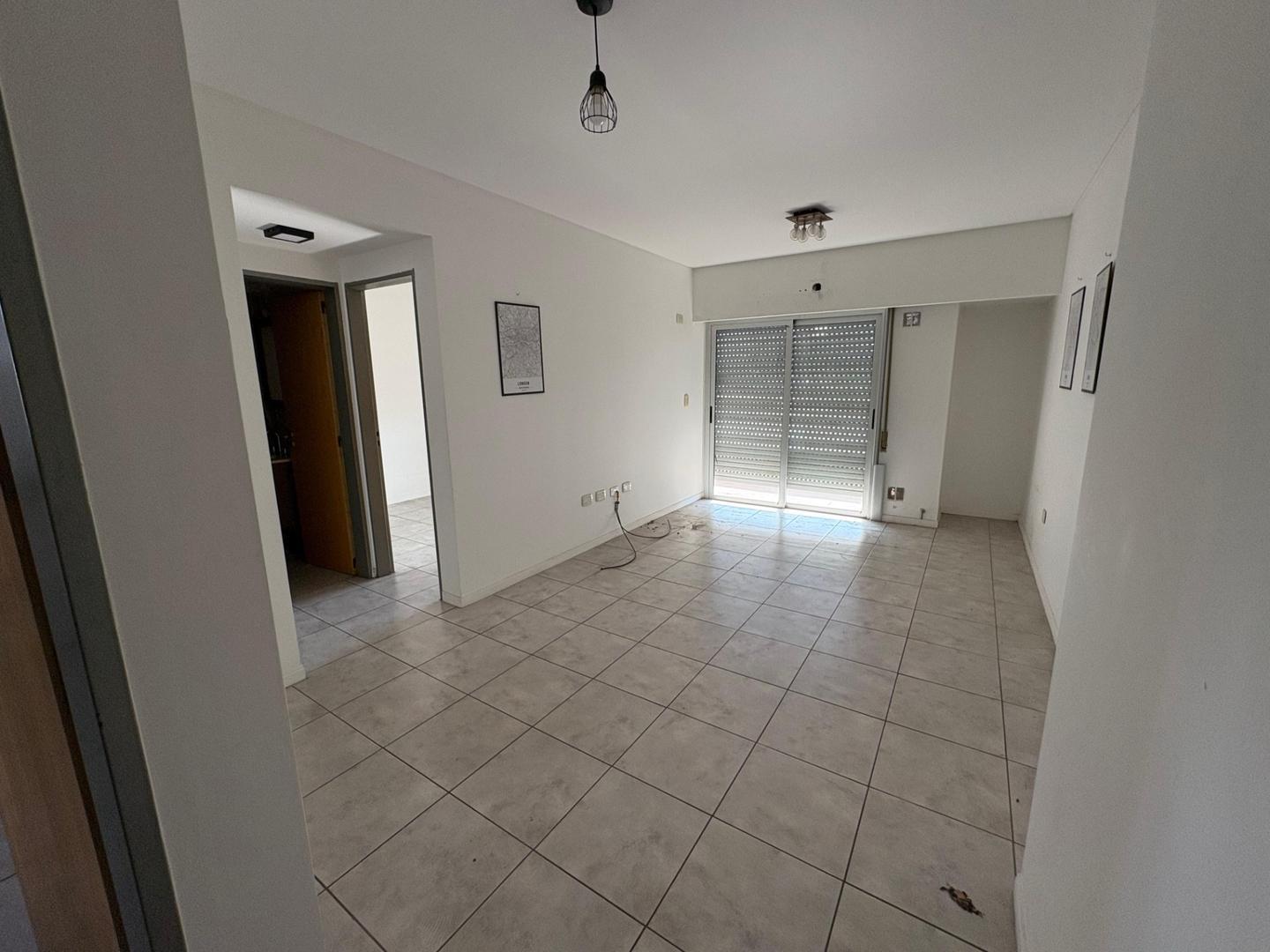 Departamento en Alquiler en Castelar, $ 700.000