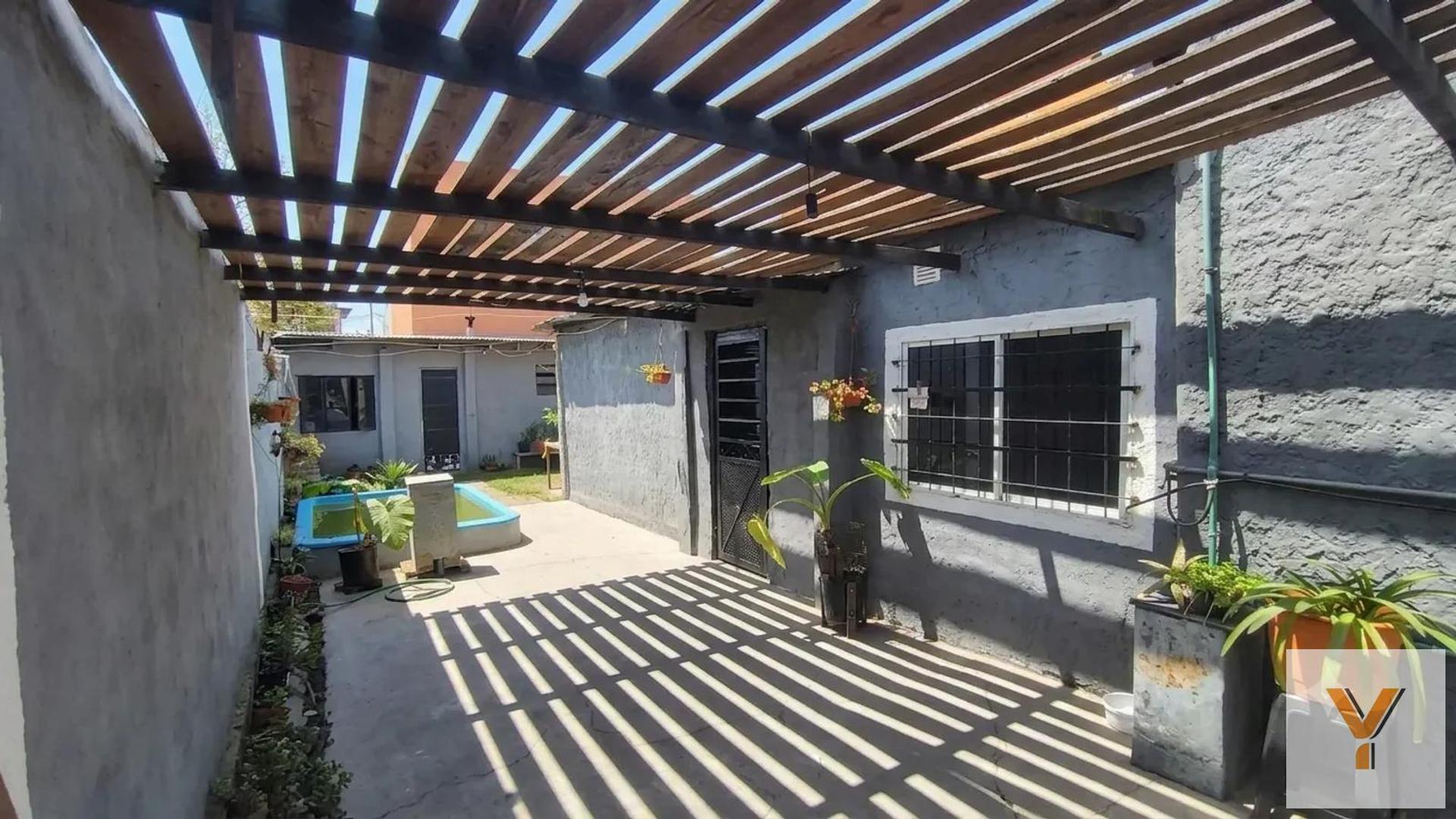 Casa en Venta - 3 Dormitorios 2 Baños - 320mts - Almirante Brown