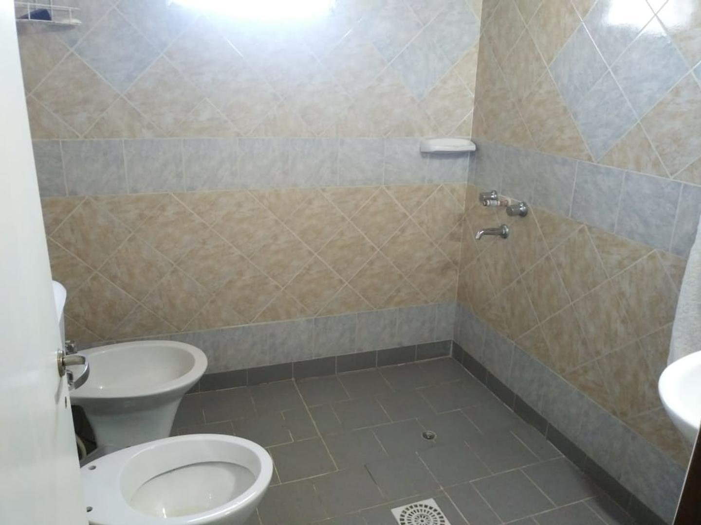 Casa 6 ambientes con 4 baños