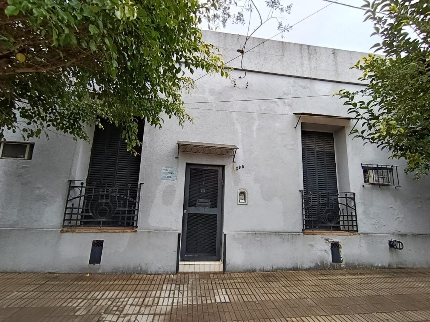 Casa 4 ambientes con 1 baño