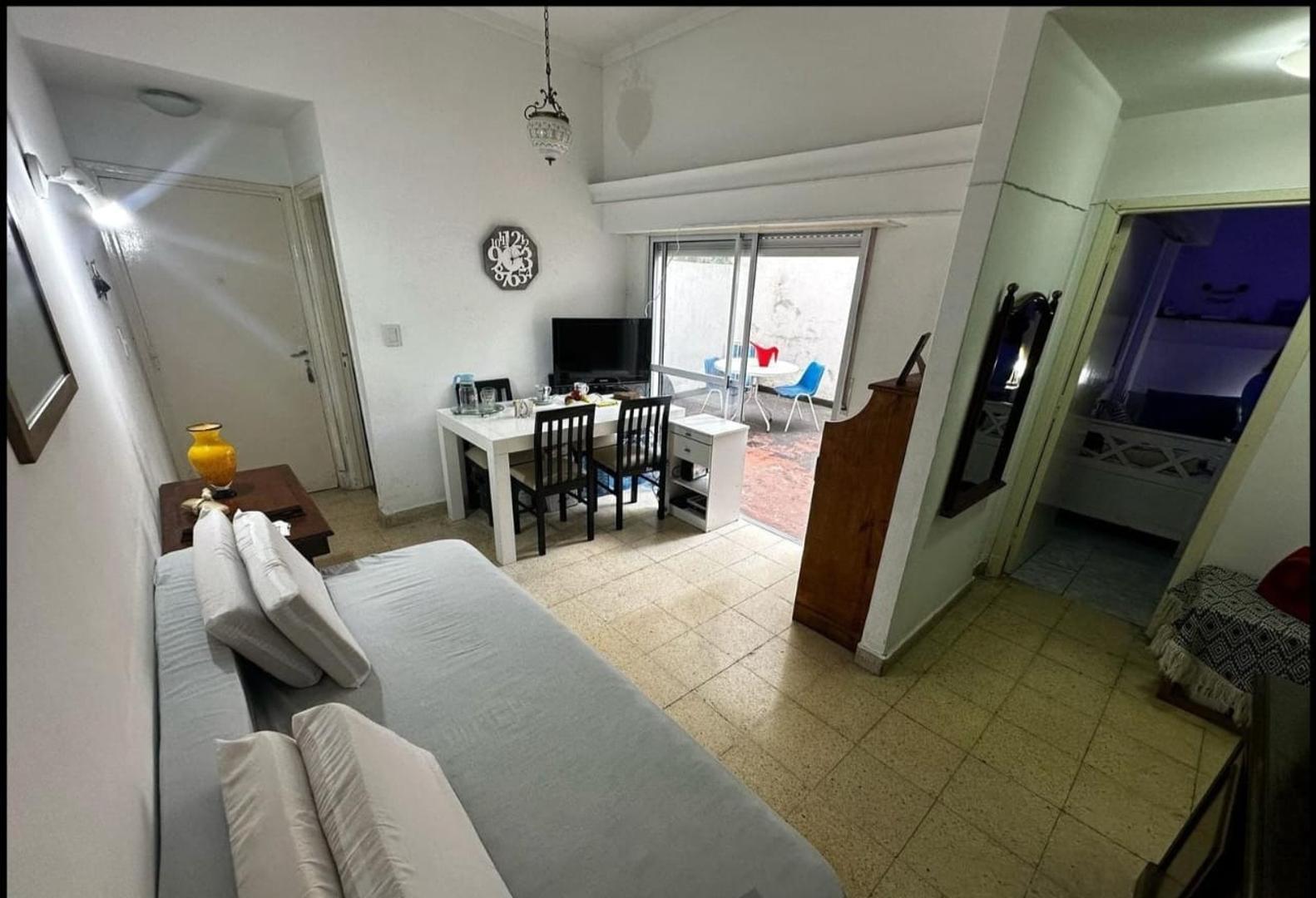 Departamento 2 ambientes con patio