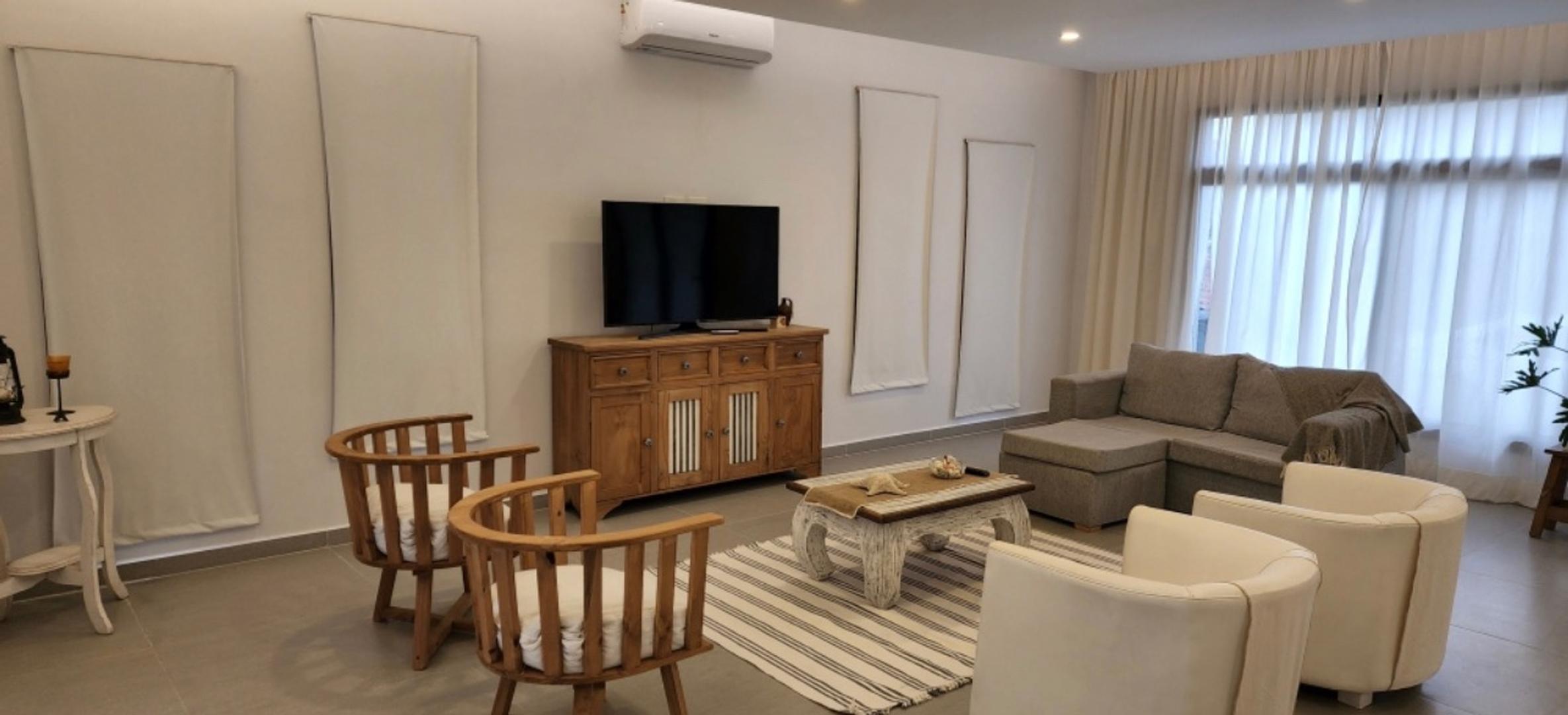 Casa en Venta con 4 cocheras