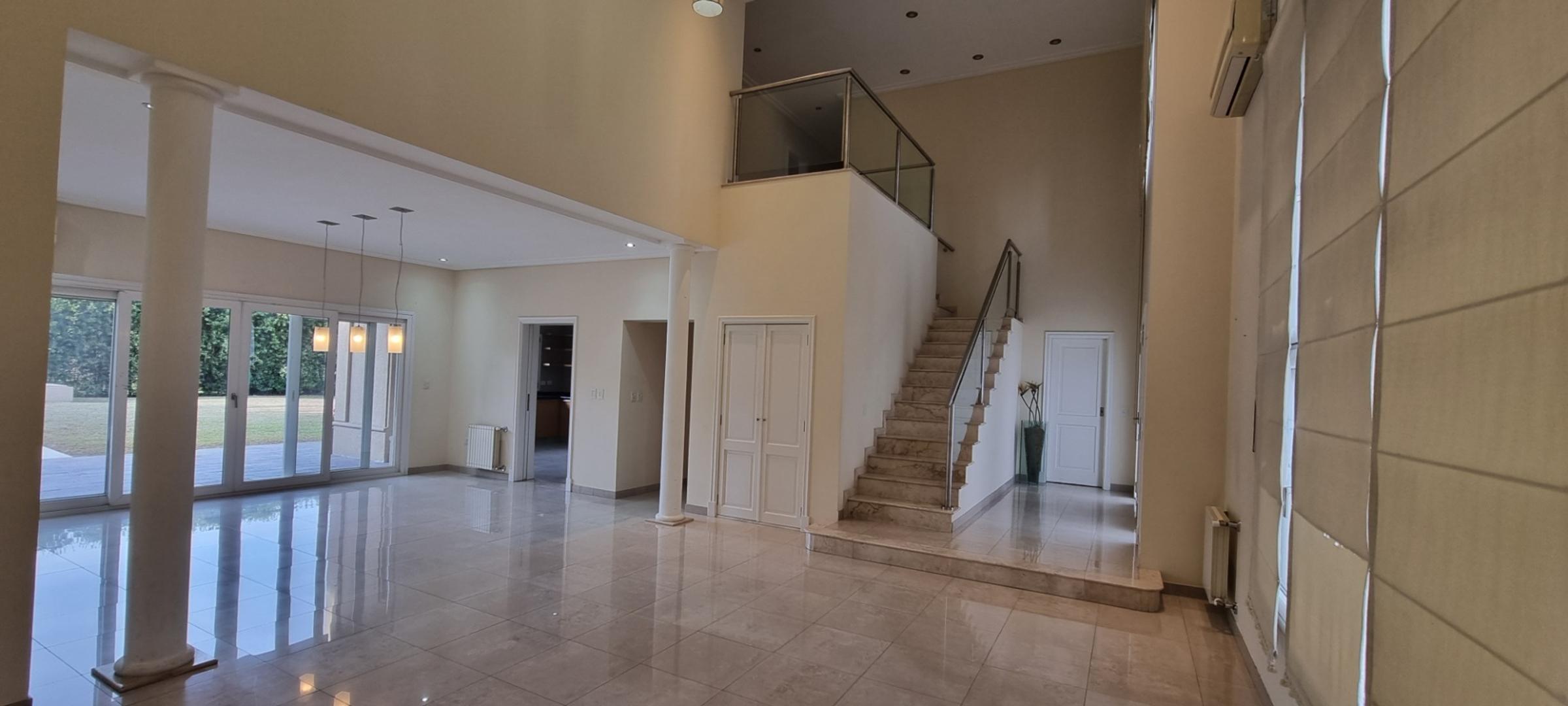 Hermosa e impecable propiedad en Campos de Alvarez.