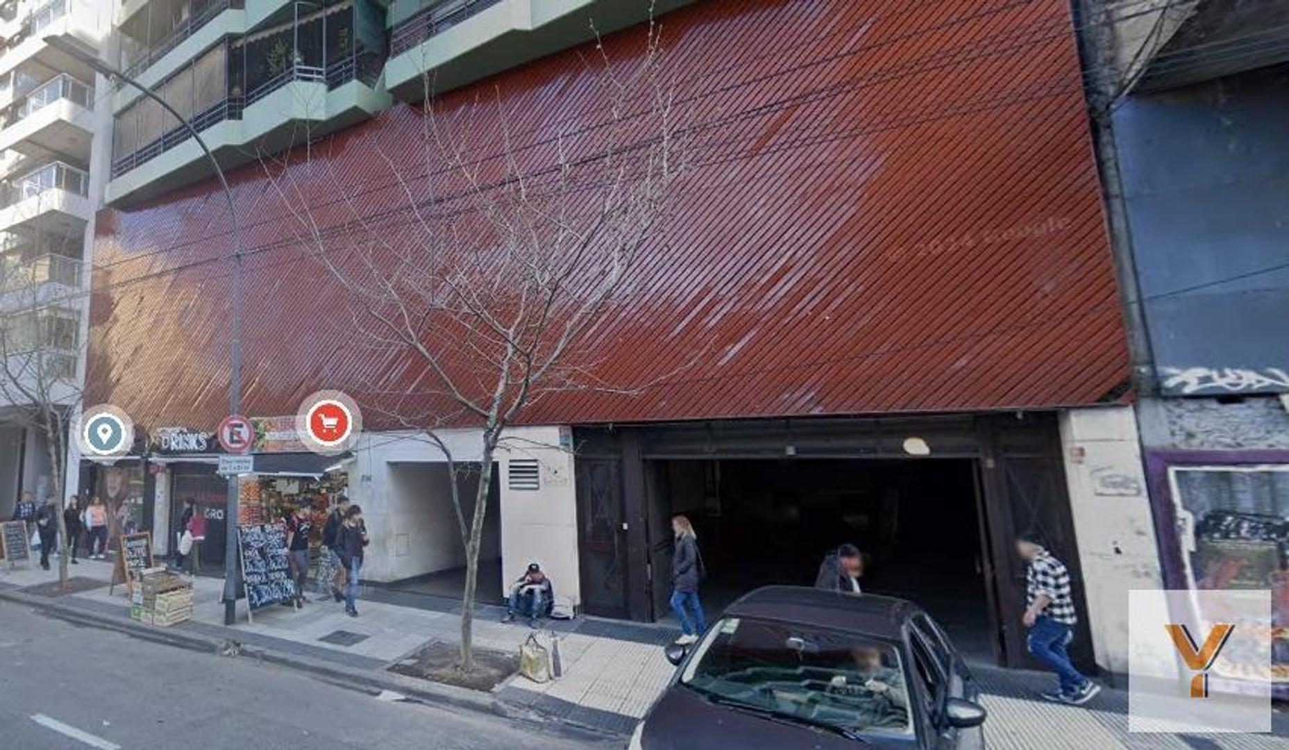 Avenida Corrientes e/ Mario Bravo y Bulnes