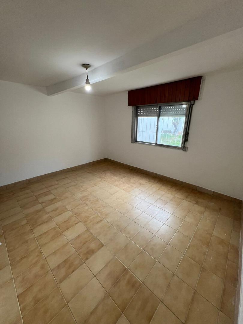 Casa en Alquiler con 1 cochera