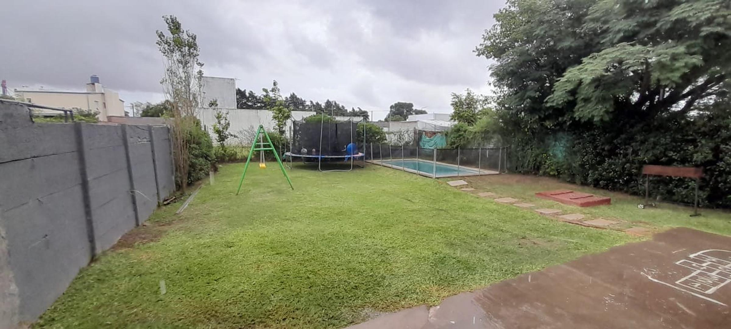 Casa en Venta con 3 cocheras