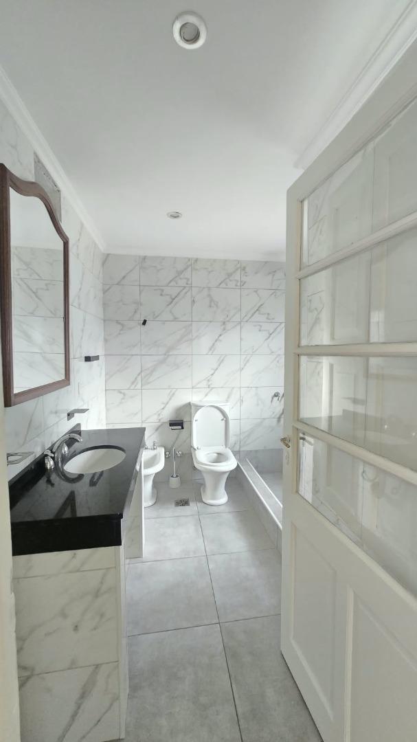 CASA EN VENTA - EXCELENTE UBICACION CAÑUELAS