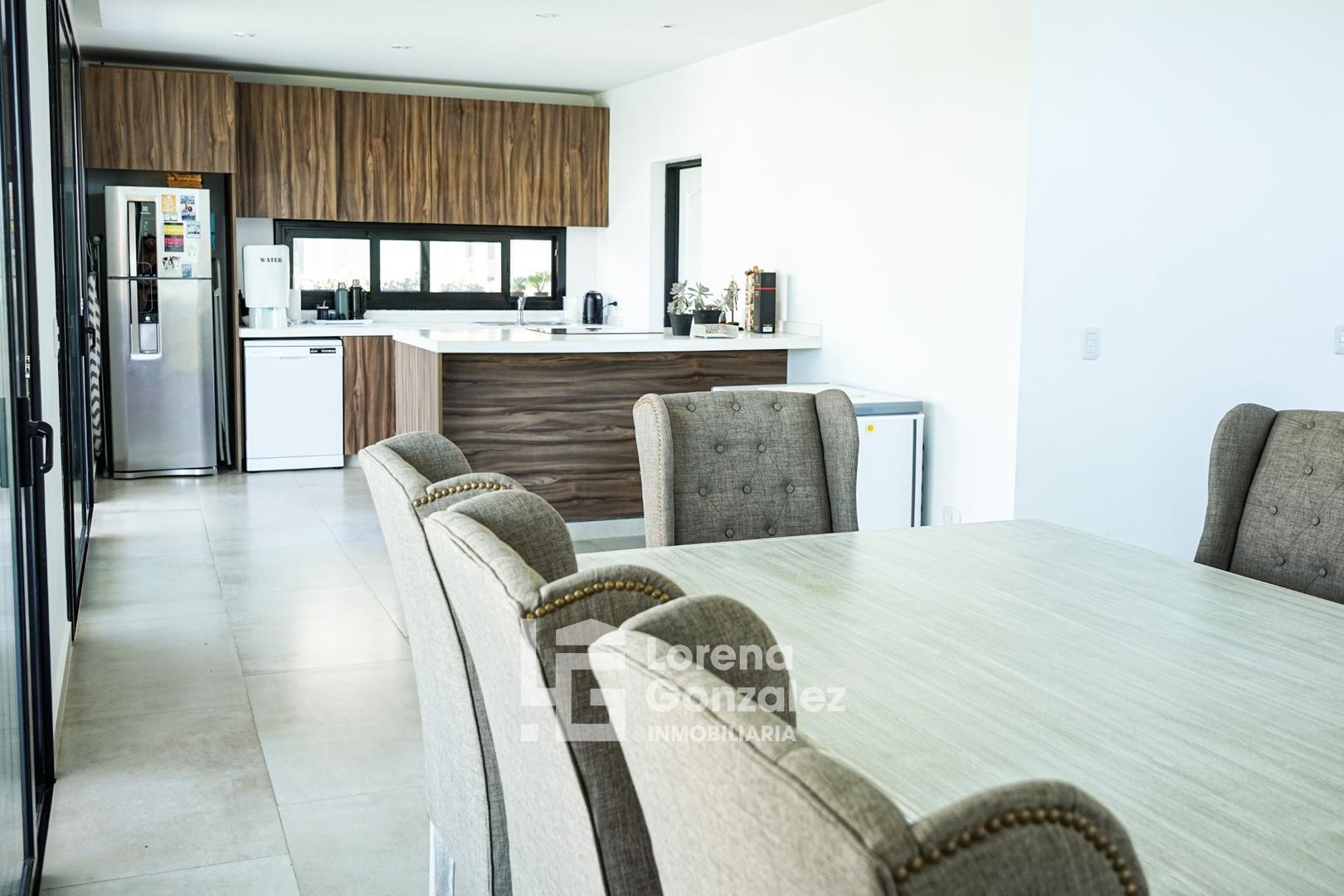 Casa 5 ambientes con 3 baños