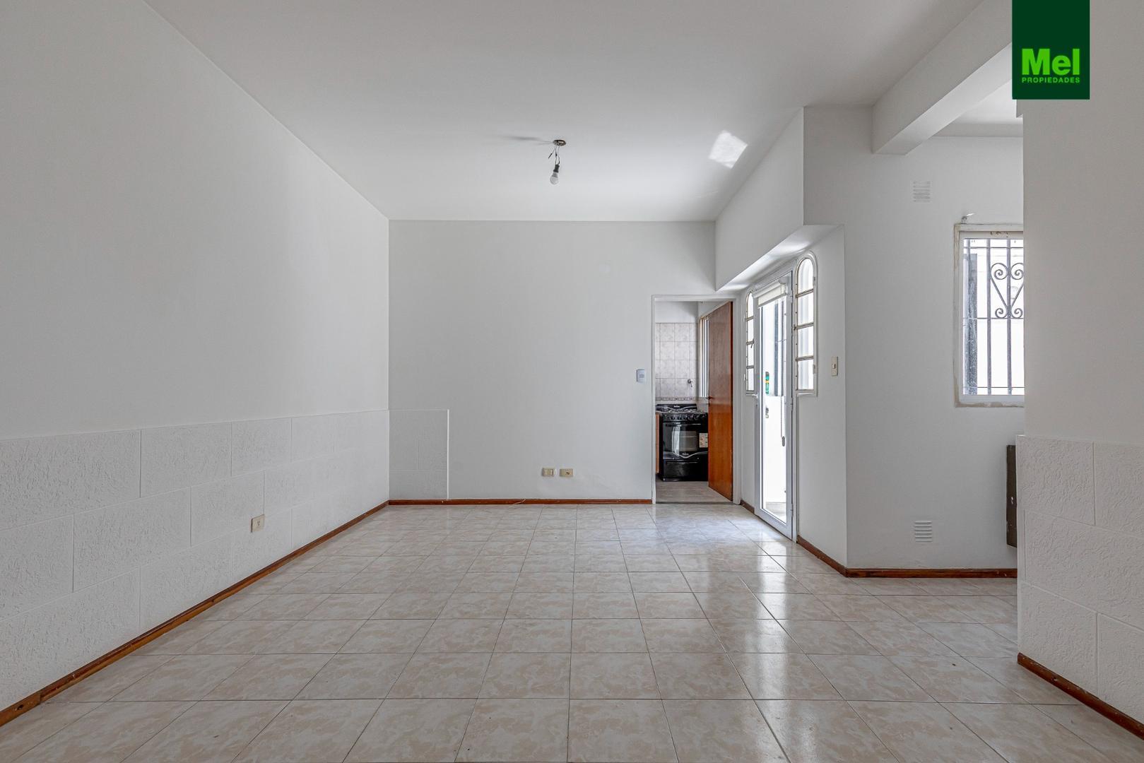 Depto Tipo Casa 2 ambientes con 1 baño