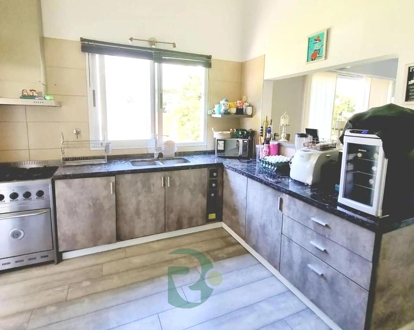 Casa 5 ambientes con 4 baños