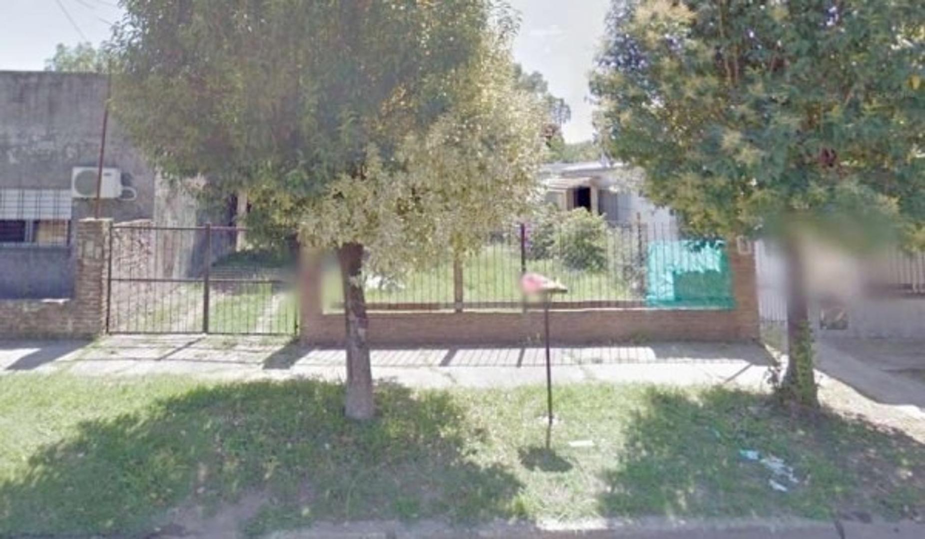 Casa tipo quincho sobre pavimento