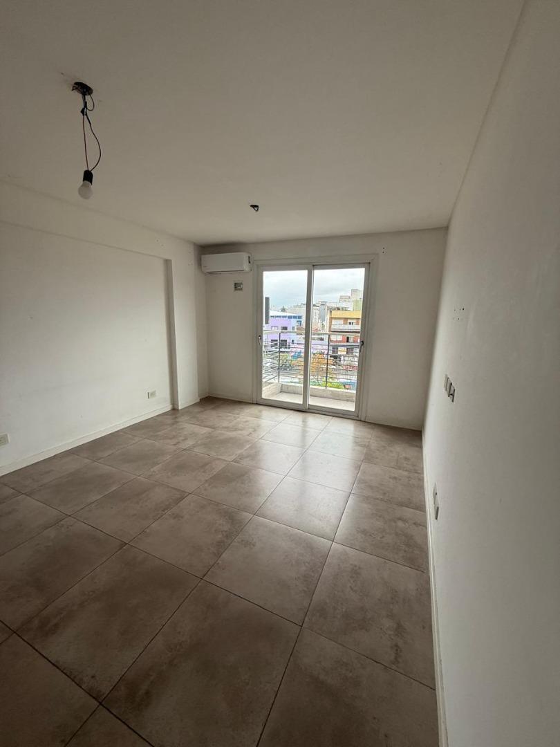 Departamento en Alquiler en Castelar Sur, $ 650.000