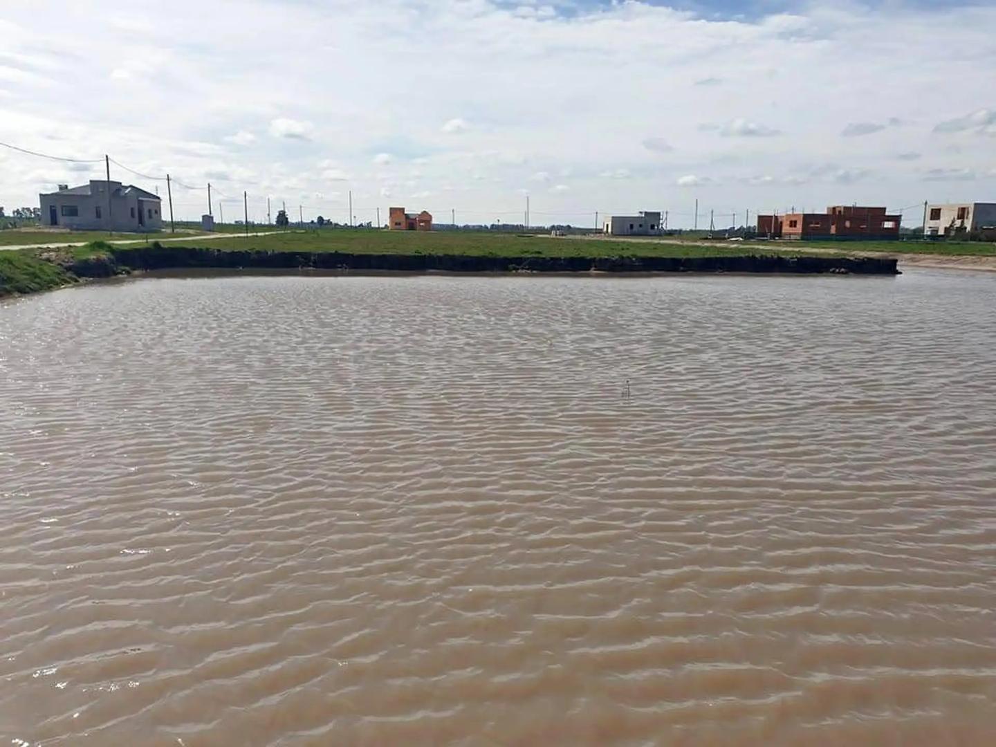 LOTE EN VENTA en Campos de la Enriqueta FRENTE A LA LAGUNA E