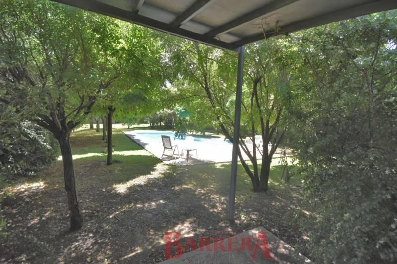 Lote doble con piscina de 68 m2 en el mejor country club de