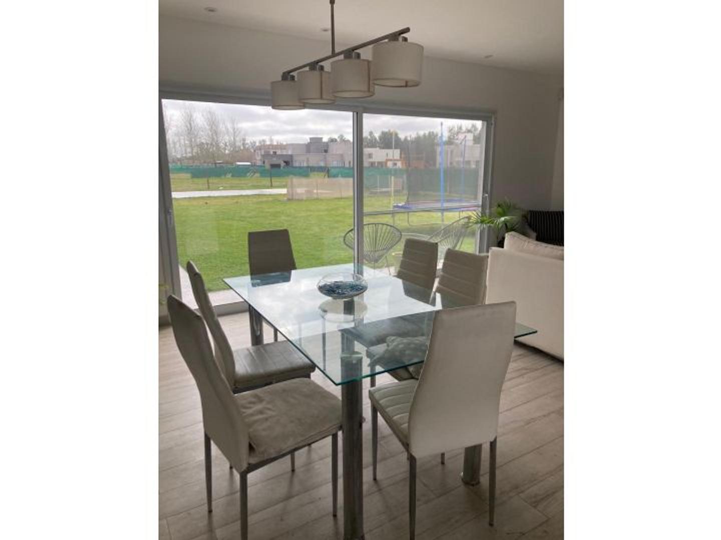 Casa 6 ambientes con 4 baños